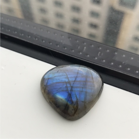 Labradorite Stone 🫧🪨 - Picture 1 of 4